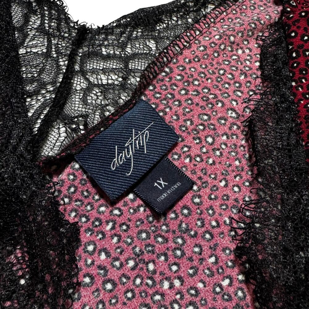 Daytrip Red Animal Print Lace Trim Tank Blouse 1X Flowy Date Night Top - Picture 5 of 10
